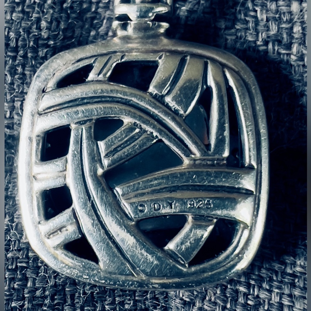 David Yurman Mother Of Pearl Doublet &
Diamond Albion Pendant Necklace 🦄 - Picture 6 of 6